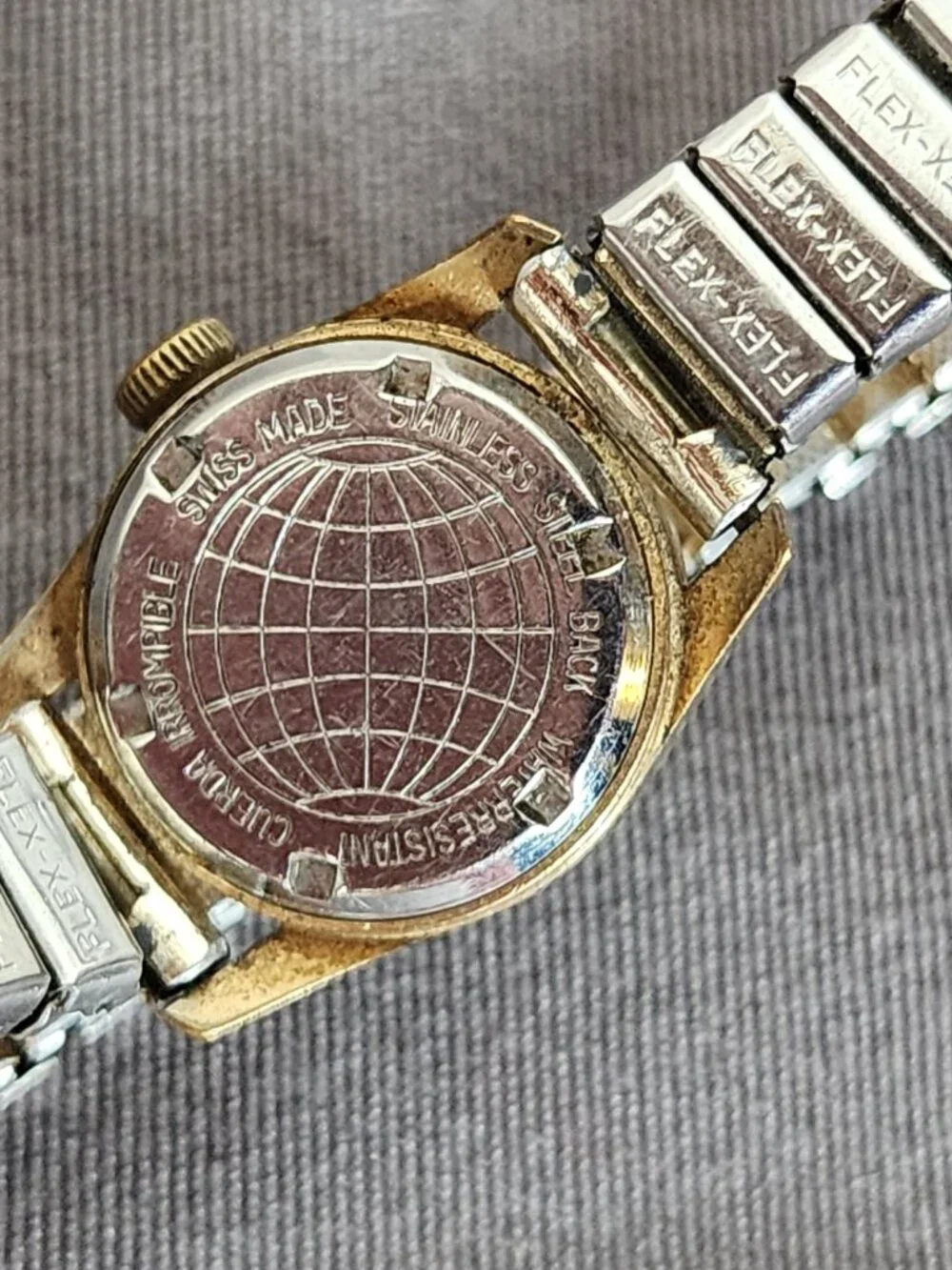 Sorna 17 Jewel Gold and Silver Plate Antimagnetic Waterproof Flex SS Back Watch